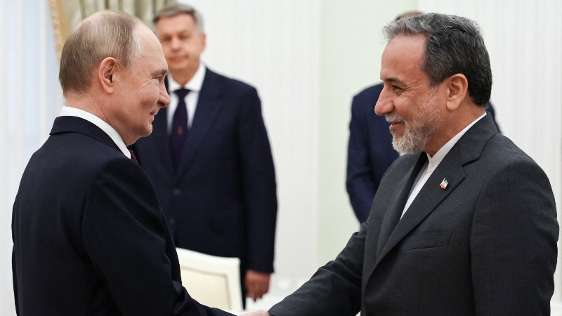 Putin Meets With Iranian Foreign Minister, Calls US Strike “Illegitimate”