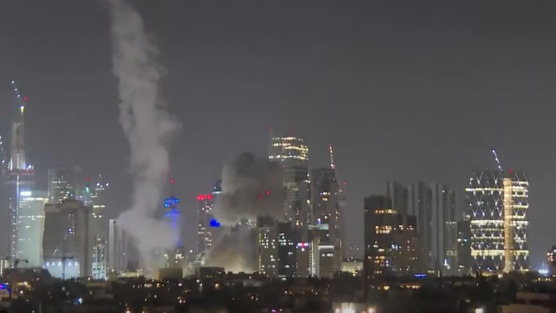 Live Footage Of Tel Aviv Under Attack From Iranian & Houthi Bombardment