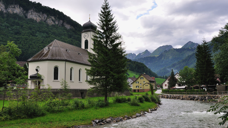 Switzerland: Hamlet With 8 Residents Set to Be Flooded With 150 ‘Refugees’