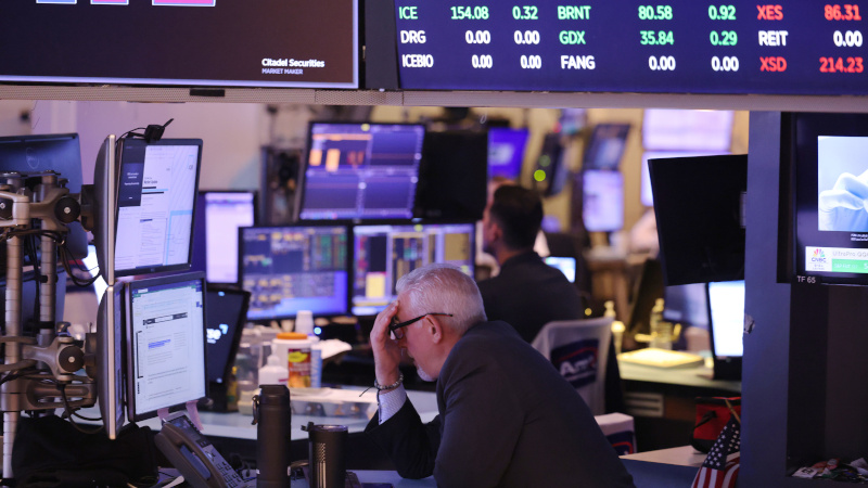 Deep Recession Looms in 2025 – Top Financial Analyst Warns of Deflationary Scare, Fed Panic 