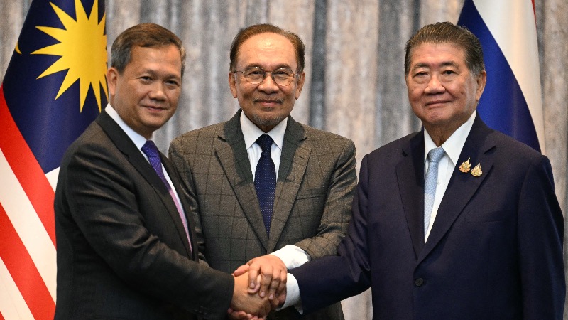 Cambodia & Thailand Thank Trump For Brokering Ceasefire Between Them After Border Battle