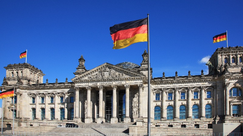 Investigation Targets Popular Right-Wing YouTubers in Germany