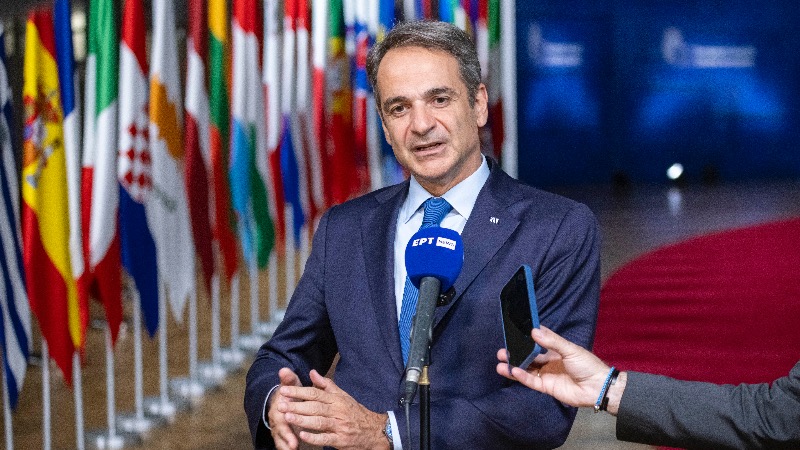 Greek PM Suspends Asylum Applications From North Africa, Vows Tougher Border Measures