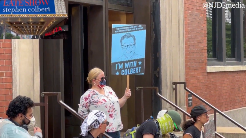 Pathetic! Rally In Support Of Late-Night Host Stephen Colbert Flops With Only 20 Protesters Showing