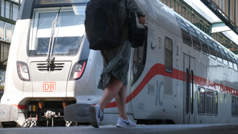 Syrian ‘Refugee’ Arrested for Ax and Hammer Attack Aboard Train in Germany