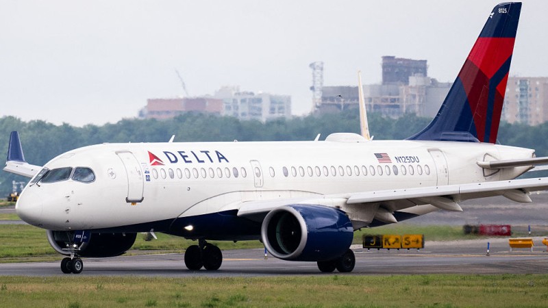Delta Passengers Stunned As Pilot Hauled Off Plane On Child Porn Charges