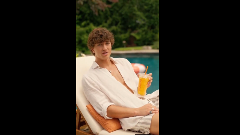Leftists Lose Their Minds Over Dunkin’ Donuts Ad Featuring White Model