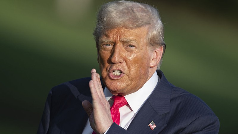 Watch: Alex Jones Delivers Emergency Message To President Trump In Response To Epstein Files Controversy