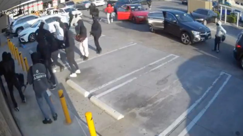 Carloads of Masked Marauders Swarm California Jewelry Store Before Owner Opens Fire