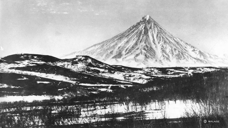 Largest Active Volcano In Northern Hemisphere Erupts After Russian Earthquake & Pacific Tsunami