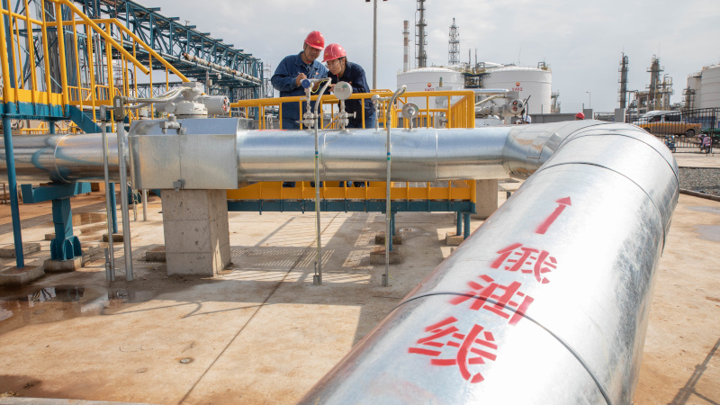 China Rushes to Buy Russian Oil as India Pulls Back