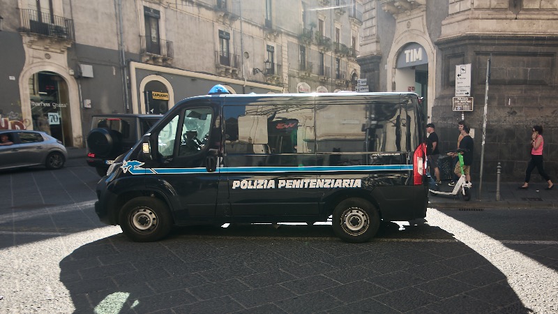 ItalianPoliceVan.jpg