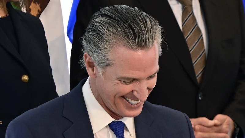 California Bills On Social Media & AI Chatbots Fuel Privacy Fears