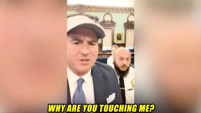 Alex Stein Physically Assaulted At NYC City Hall For Bringing Up 9/11 Truth