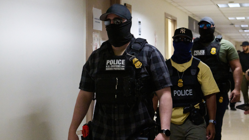 California Passes Law Banning ICE Officers From Wearing Masks