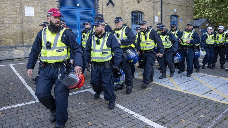 Watch: UK Police Continue Arresting Citizens For “Offensive” Speech Such As Calling Officers “Muppets”