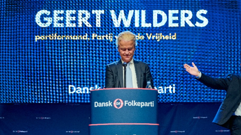 Alien Invasion Takes Center Stage In Dutch Election Battle