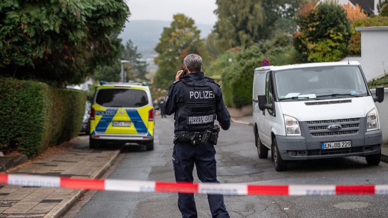 Germany: The SPD Mayor-Elect Critically Injured In Stabbing Attack Reportedly Knew Her Attacker But Remained Silent
