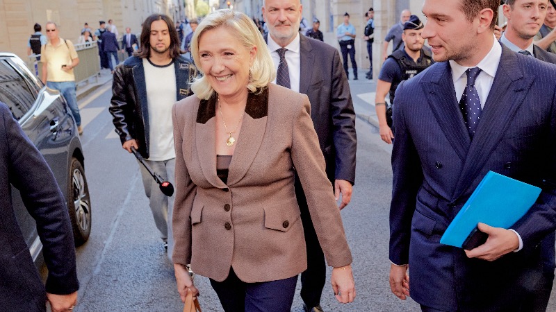 After Exclusion, Le Pen Pushes To Regain French Parliamentary Influence