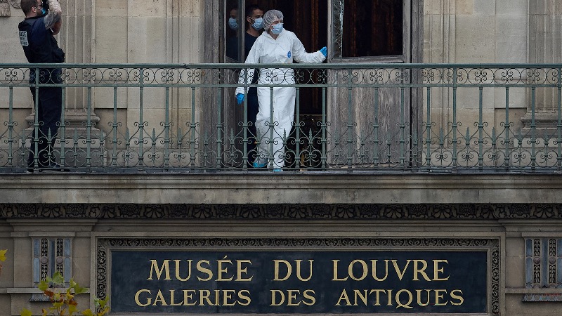 “Priceless” Jewelry Stolen from Louvre in Broad Daylight