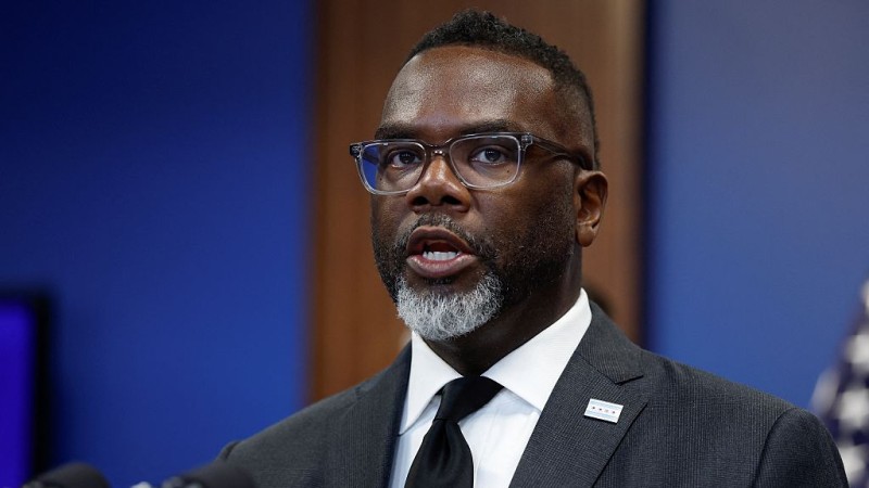 Chicago Mayor Johnson Declares ICE Resistance Amidst Civil Unrest Claims