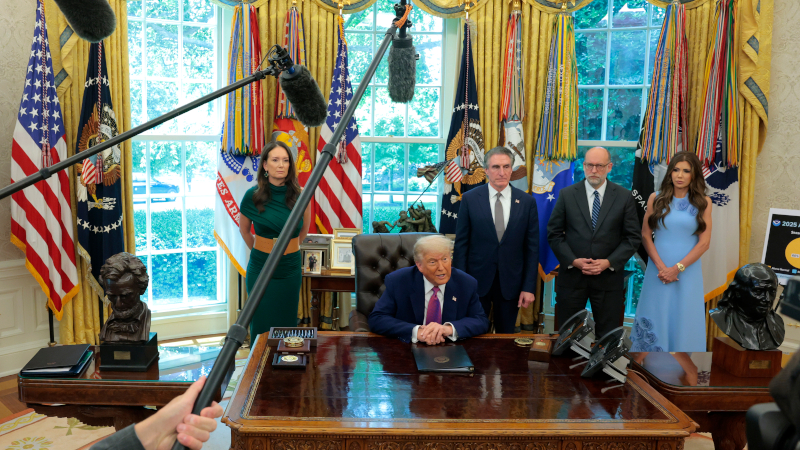 Trump Administration Lays Off 4,000 Federal Workers as Government Shutdown Drags On