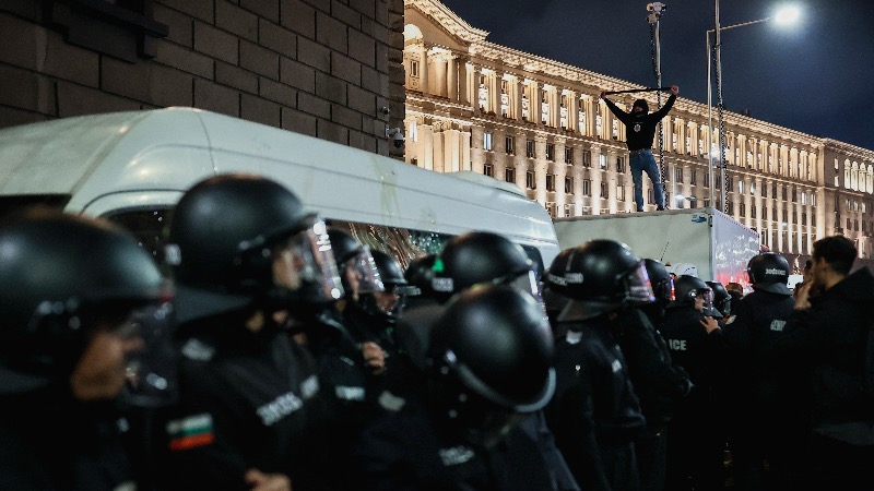 Bulgarians Surround Parliament As Anger Over New Budget Boils Over, Government Backtracks