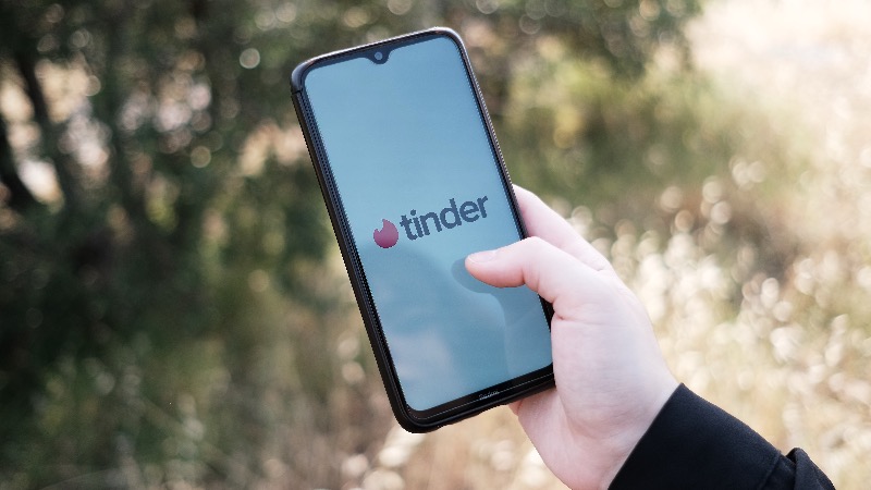 Tinder Wants Your Camera Roll And Calls It Chemistry