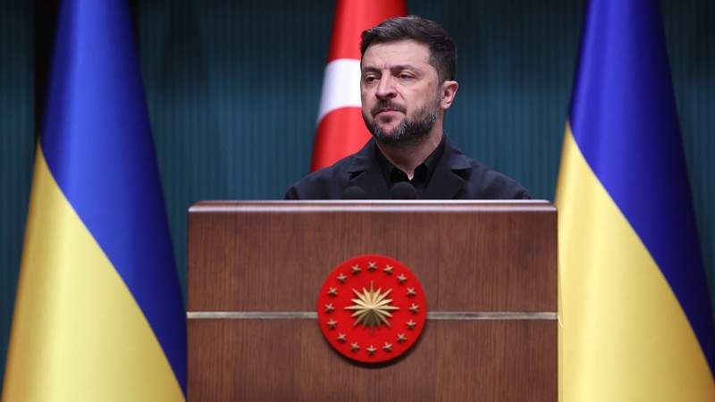 Ukraine & Europe Reject Trump’s Russia Peace Plan, Prepare Emergency Call