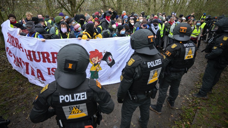 Far-Left Mob Tries To Shut Down AfD Youth Launch