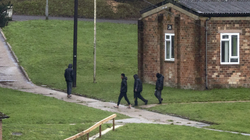 Male Migrants in UK Camps Receive Valentine’s Day Cards From Children as ‘Welcome Gesture’