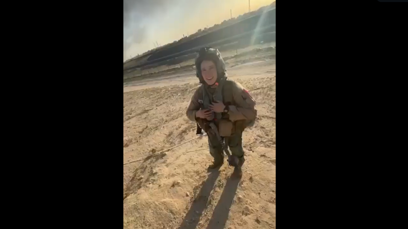 Kuwaitis Film While Assisting US Pilots Who Ejected & Landed Safely After F-15 Jets Accidentally Shot Down