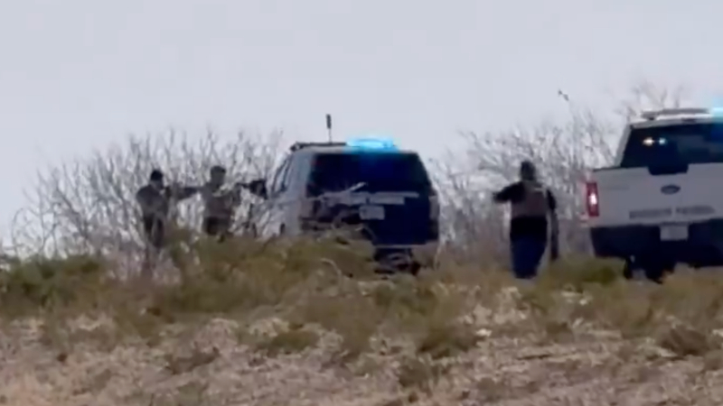 Suspect Killed After Fleeing Border Checkpoint, Opening Fire During High-Speed Pursuit on Texas Highway
