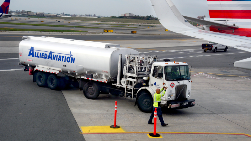 US Airlines Hike Bag Fees as Jet Fuel Prices Spike