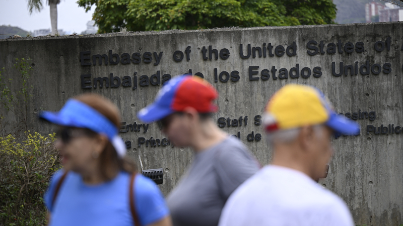 Top US Diplomat Takes Post in Caracas as Part of Post-Maduro Transition Plan