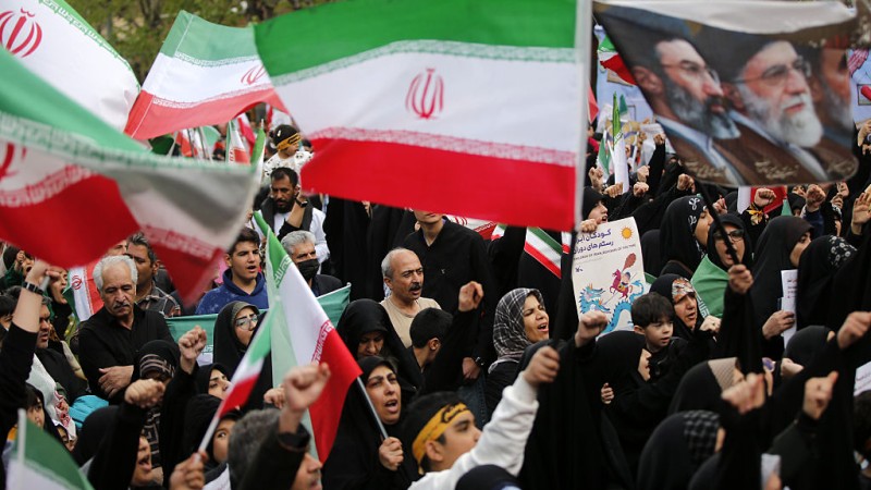 Iranians Form Human Chains Across Bridges & Show Up By The Thousands To Power Plants As A Protest Against USA Promise To Strike Critical Infrastructure, Wipe Out Their “Civilization”